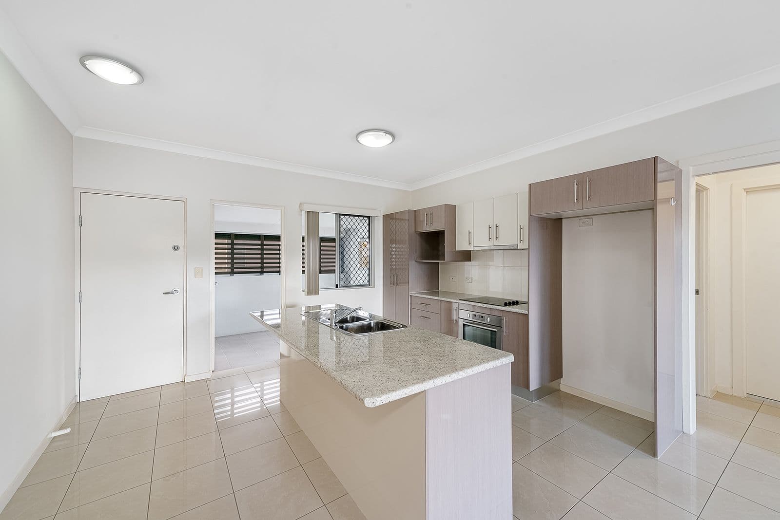 15 Rolle Street, Holland Park West QLD 4121, Holland Park West - Thumbnail 2