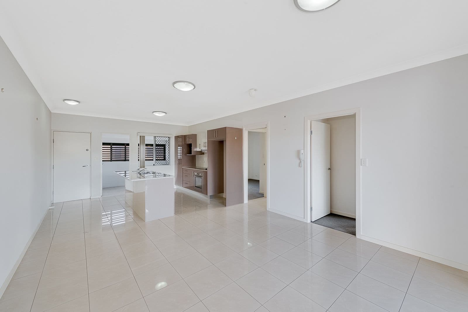 15 Rolle Street, Holland Park West QLD 4121, Holland Park West - Thumbnail 3