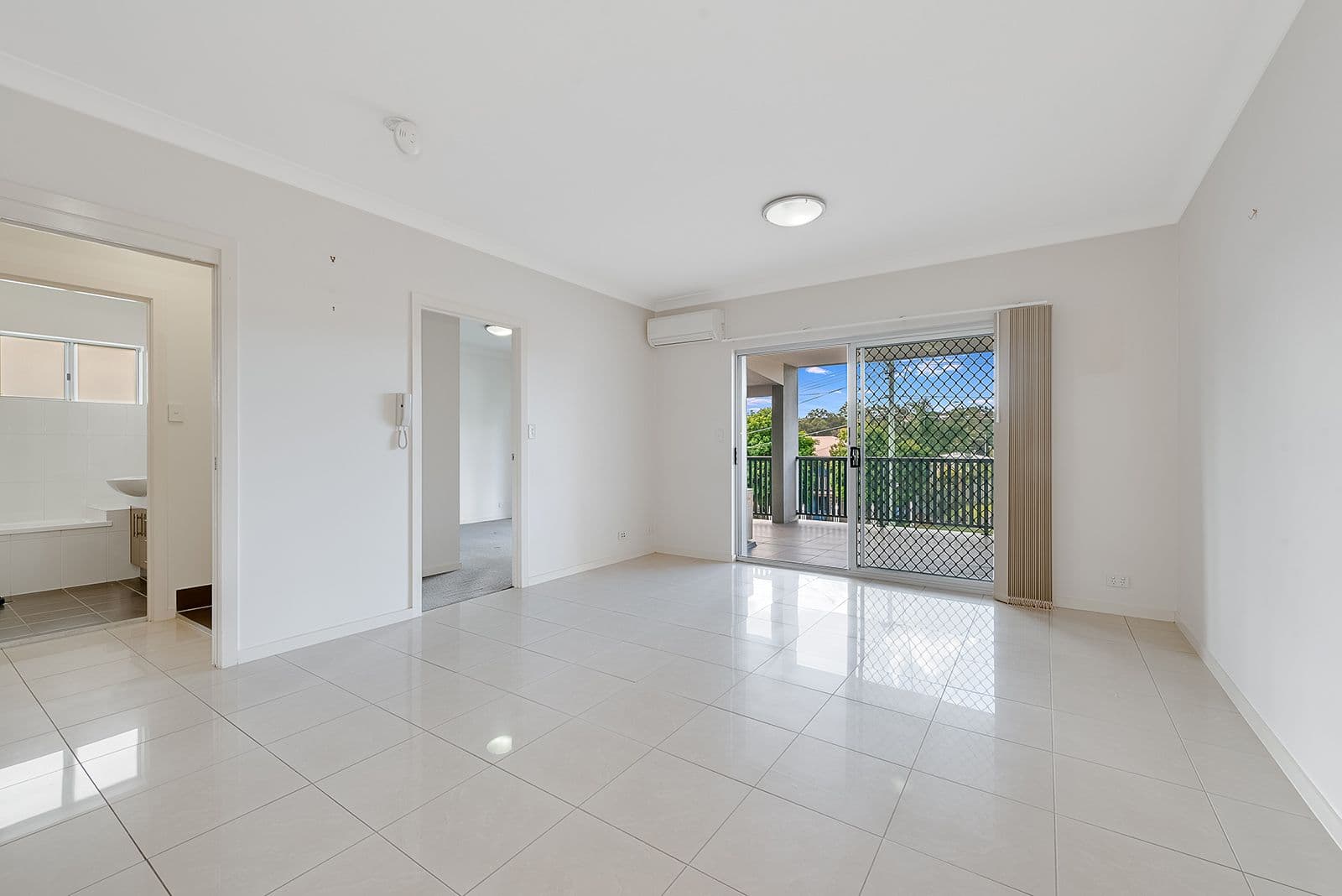 15 Rolle Street, Holland Park West QLD 4121, Holland Park West - Thumbnail 4