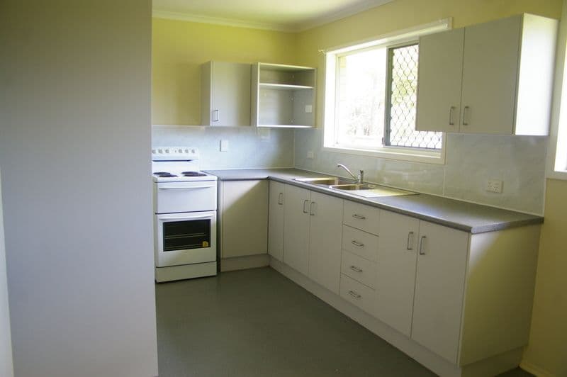 4 Cathcart Street, DECEPTION BAY QLD 4508, Deception Bay - Thumbnail 3