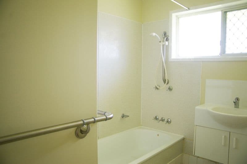 4 Cathcart Street, DECEPTION BAY QLD 4508, Deception Bay - Thumbnail 4