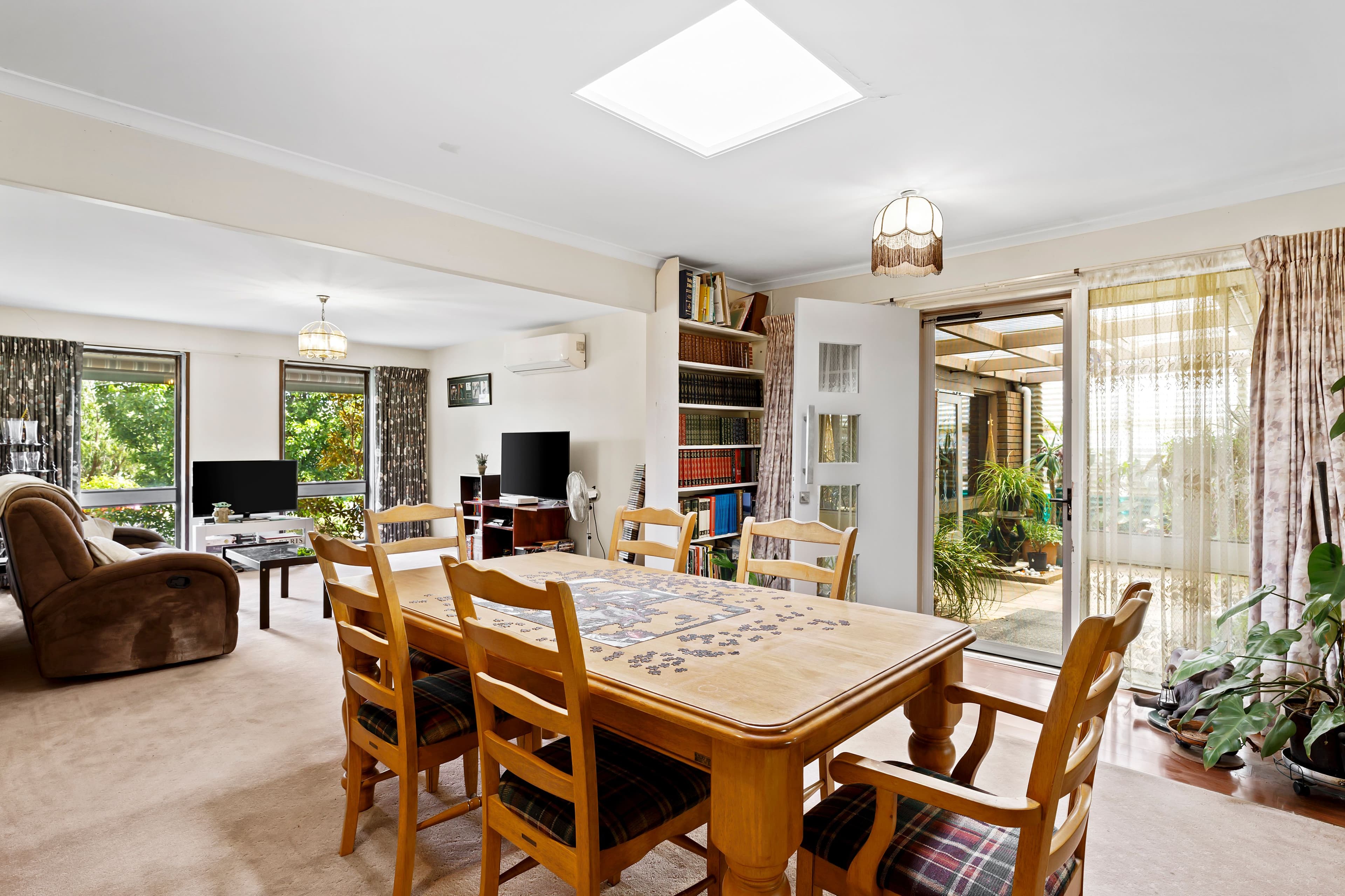 2 Ruthven Street, Sunbury VIC 3429, Sunbury - Thumbnail 4