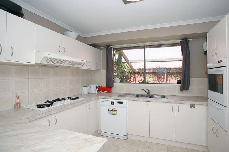 18 Alamanda Way, CRANBOURNE NORTH VIC 3977, Cranbourne North - Thumbnail 3