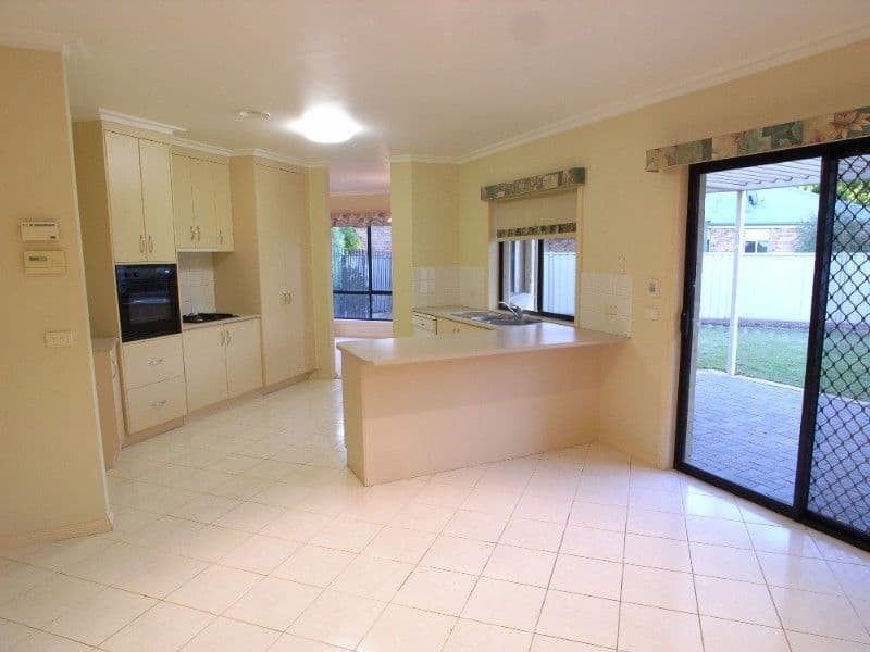 11 Grosser Street, Millicent, SA, 5280, Millicent - Thumbnail 2