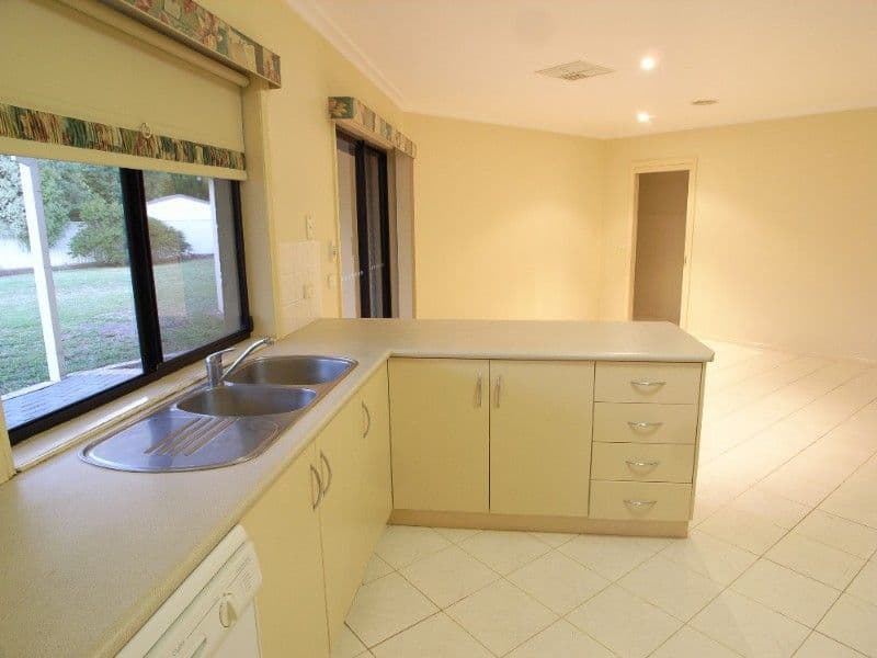 11 Grosser Street, Millicent, SA, 5280, Millicent - Thumbnail 8