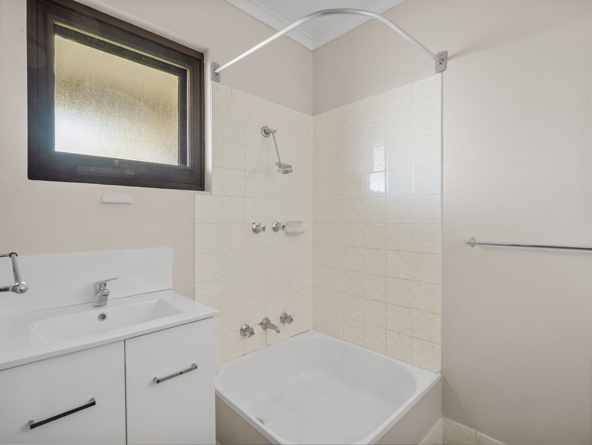 1060 Caratel Street, North Albury NSW 2640, North Albury - Thumbnail 5
