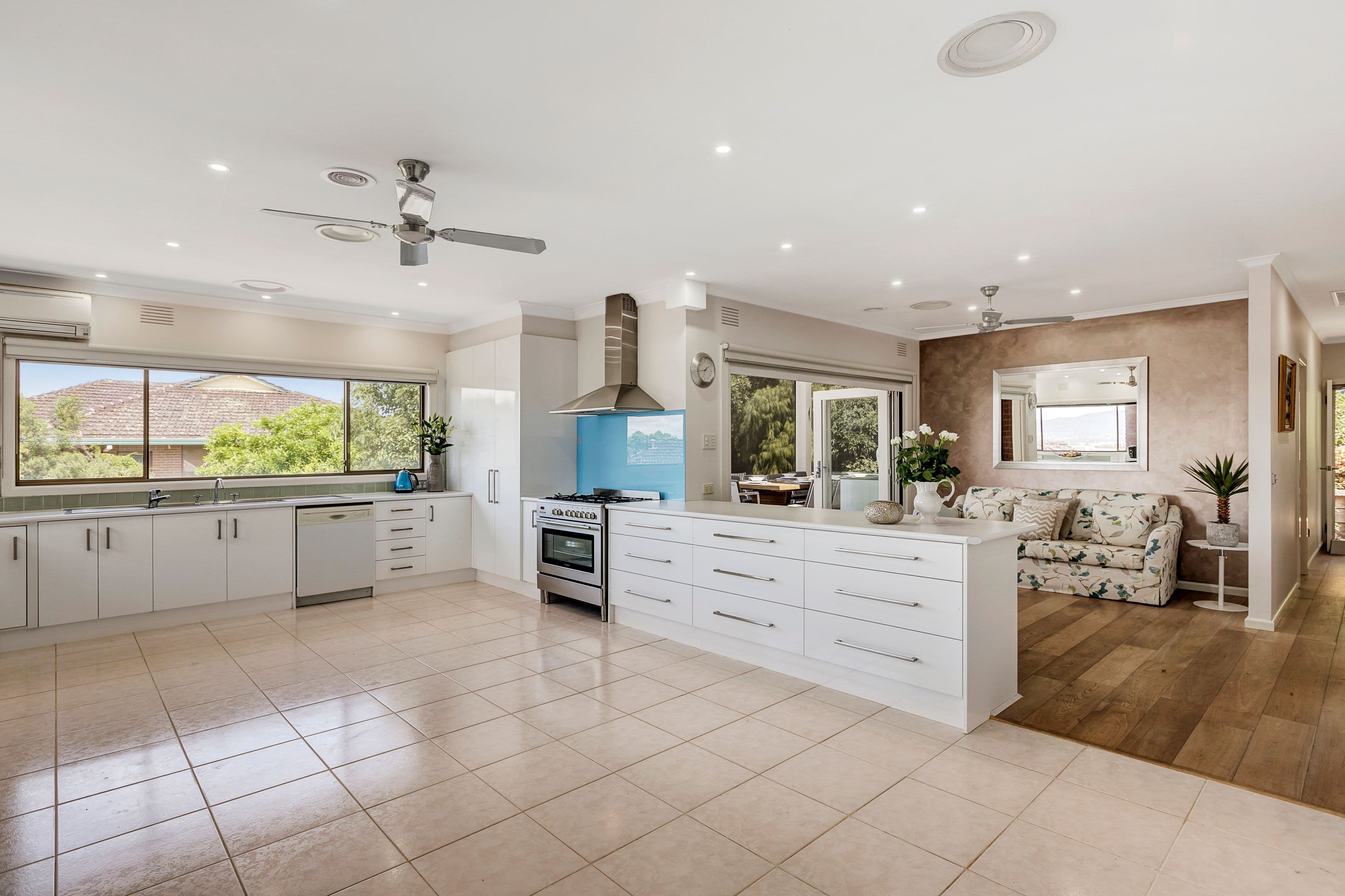 4 Portobello Place, Wheelers Hill VIC 3150, Wheelers Hill - Thumbnail 2