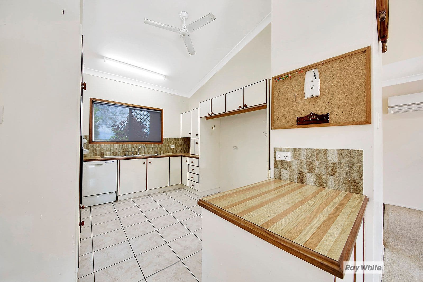 17 Yeppoon Crescent, Yeppoon QLD 4703, Yeppoon - Thumbnail 4