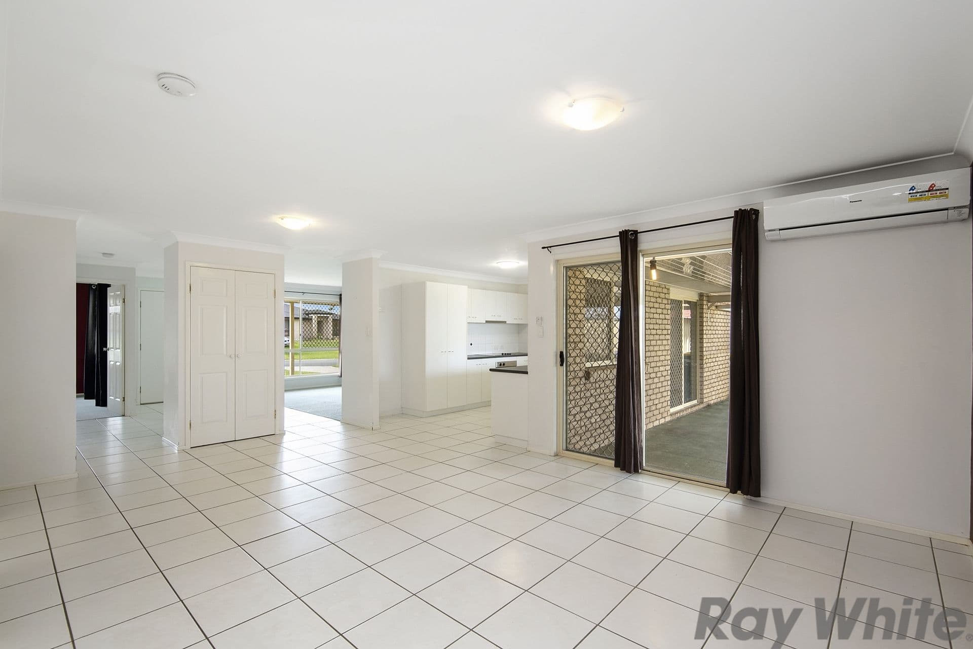 8 Lillian Place, Deception Bay QLD 4508, Deception Bay - Thumbnail 3