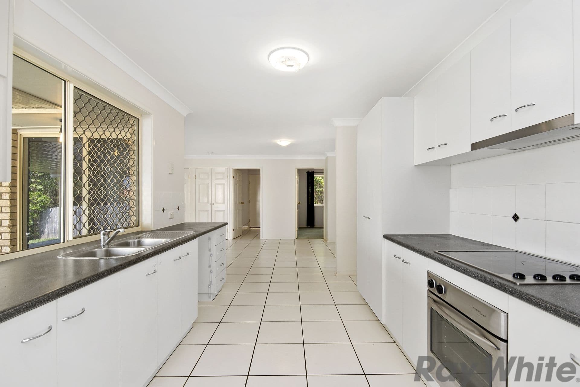 8 Lillian Place, Deception Bay QLD 4508, Deception Bay - Thumbnail 4