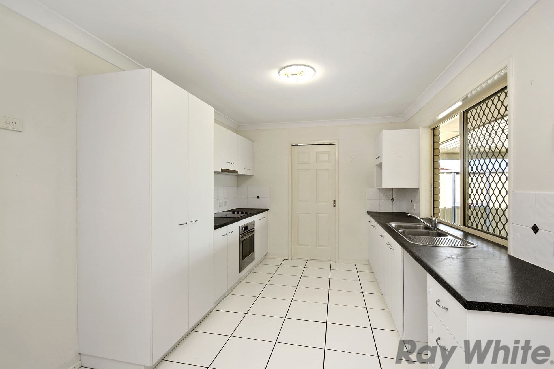 8 Lillian Place, Deception Bay QLD 4508, Deception Bay - Thumbnail 5