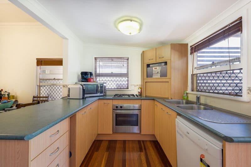 17 Short Street, WOODY POINT QLD 4019, Woody Point - Thumbnail 3