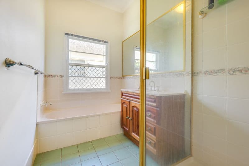 17 Short Street, WOODY POINT QLD 4019, Woody Point - Thumbnail 4