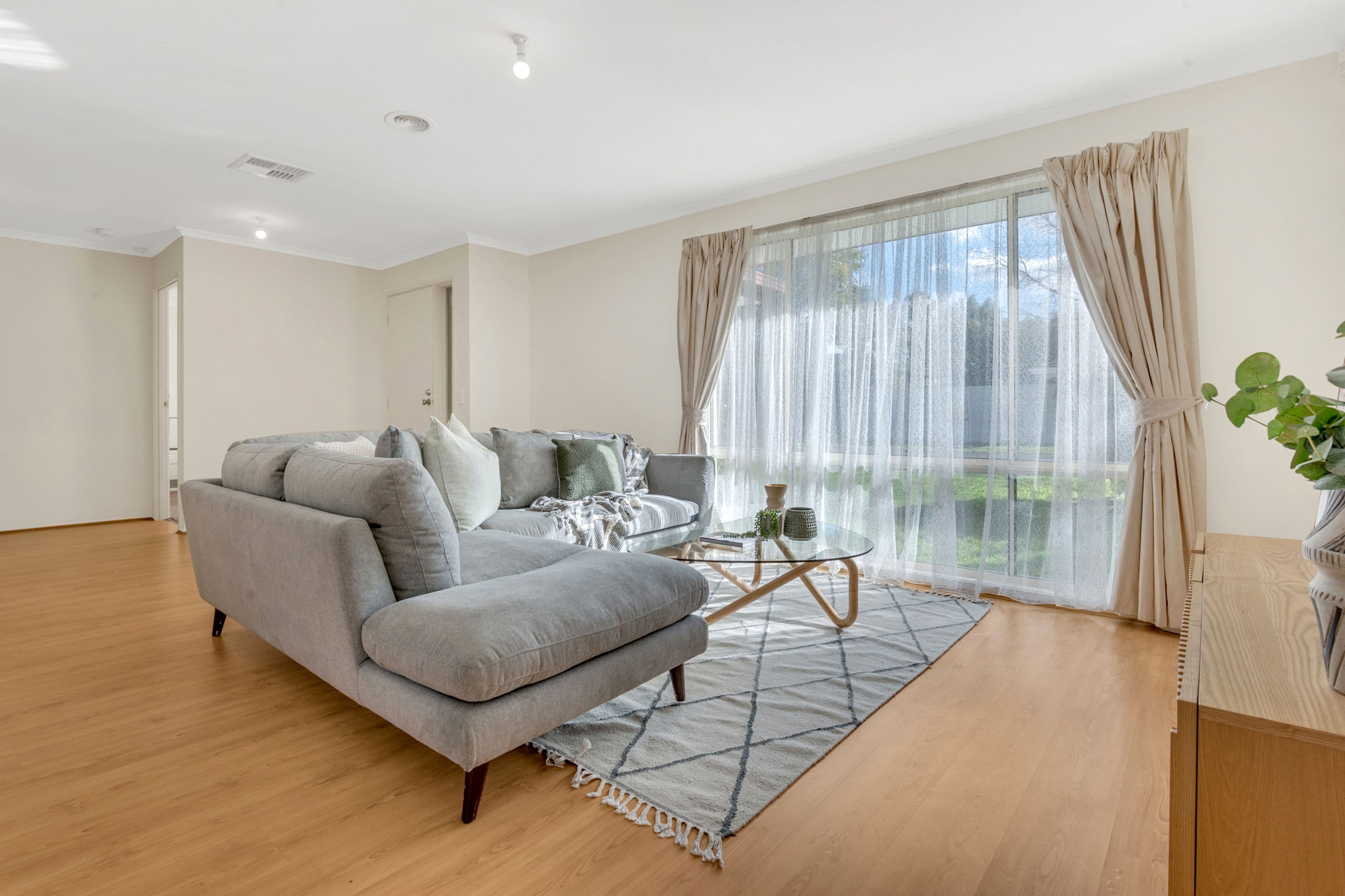 30 Riversdale Street, Craigieburn VIC 3064, Craigieburn - Thumbnail 3