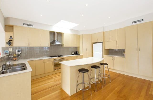 30 Robertson Road, NORTH CURL CURL NSW 2099, North Curl Curl - Thumbnail 2