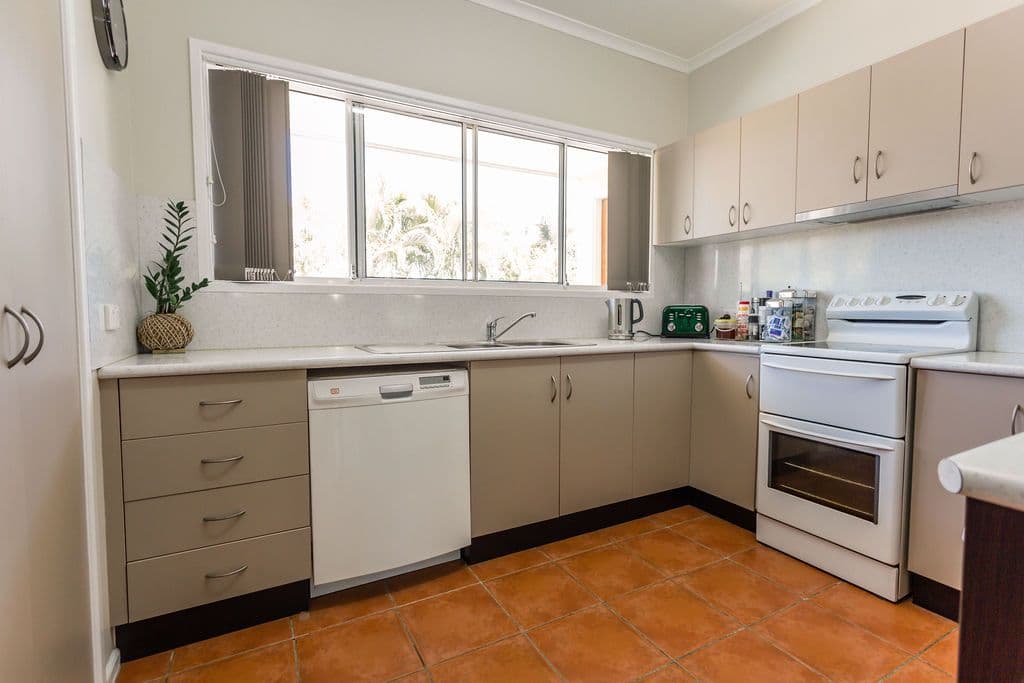 11 Julie Court, Emerald QLD 4720, Emerald - Thumbnail 5