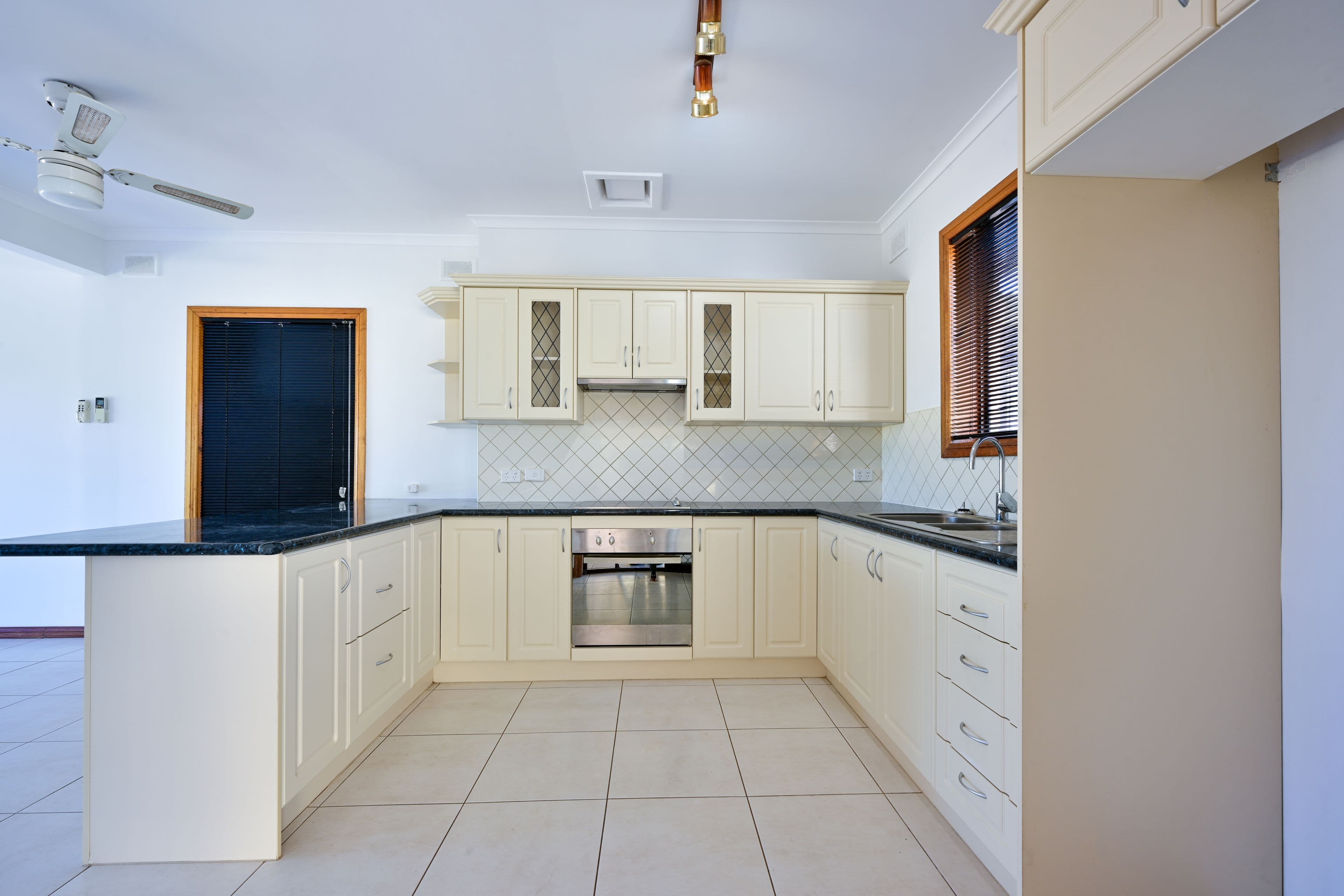 182 Cartledge Avenue, Whyalla Stuart SA 5608, Whyalla Stuart - Thumbnail 4
