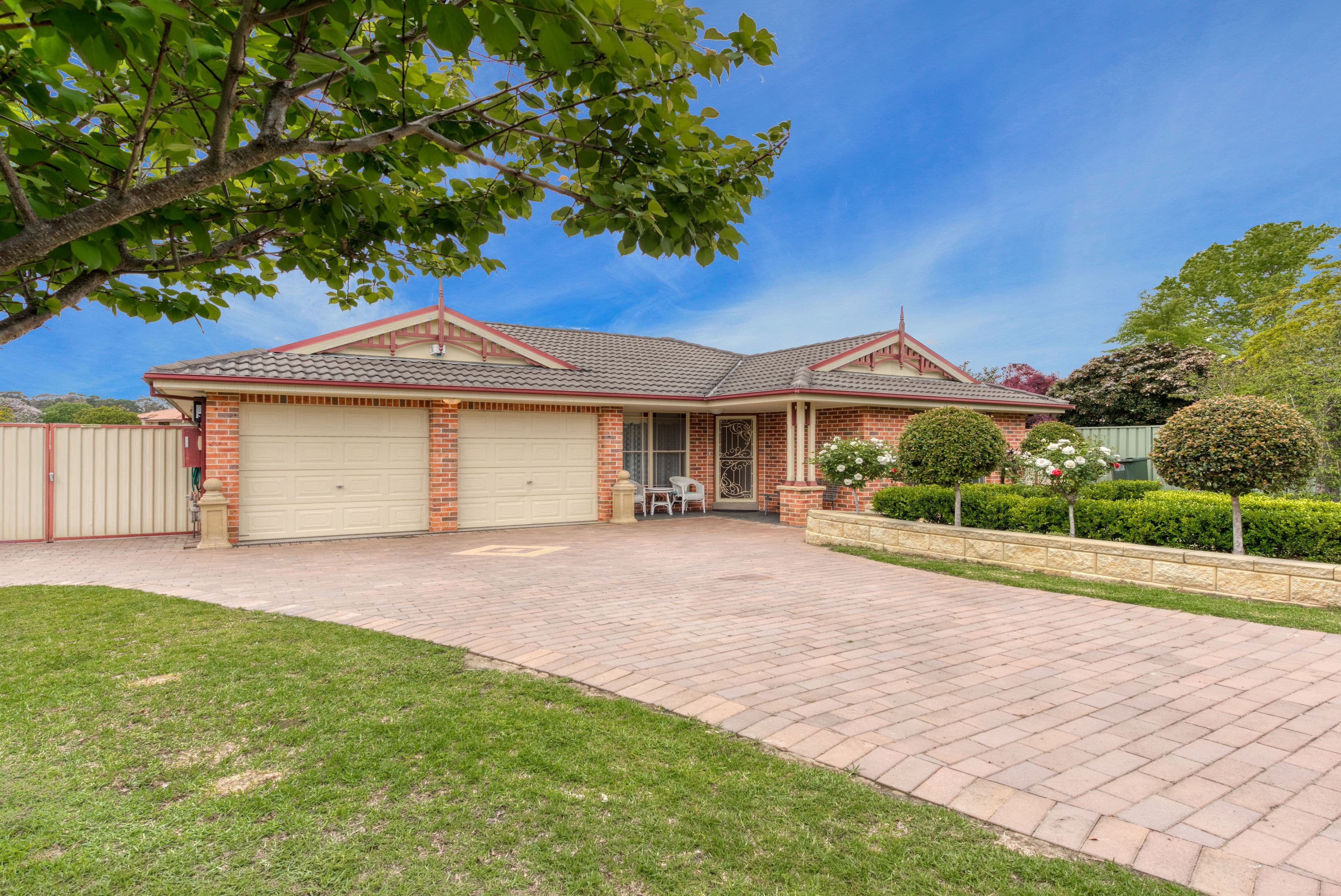 317 Thirlmere Way, Thirlmere - Image 1