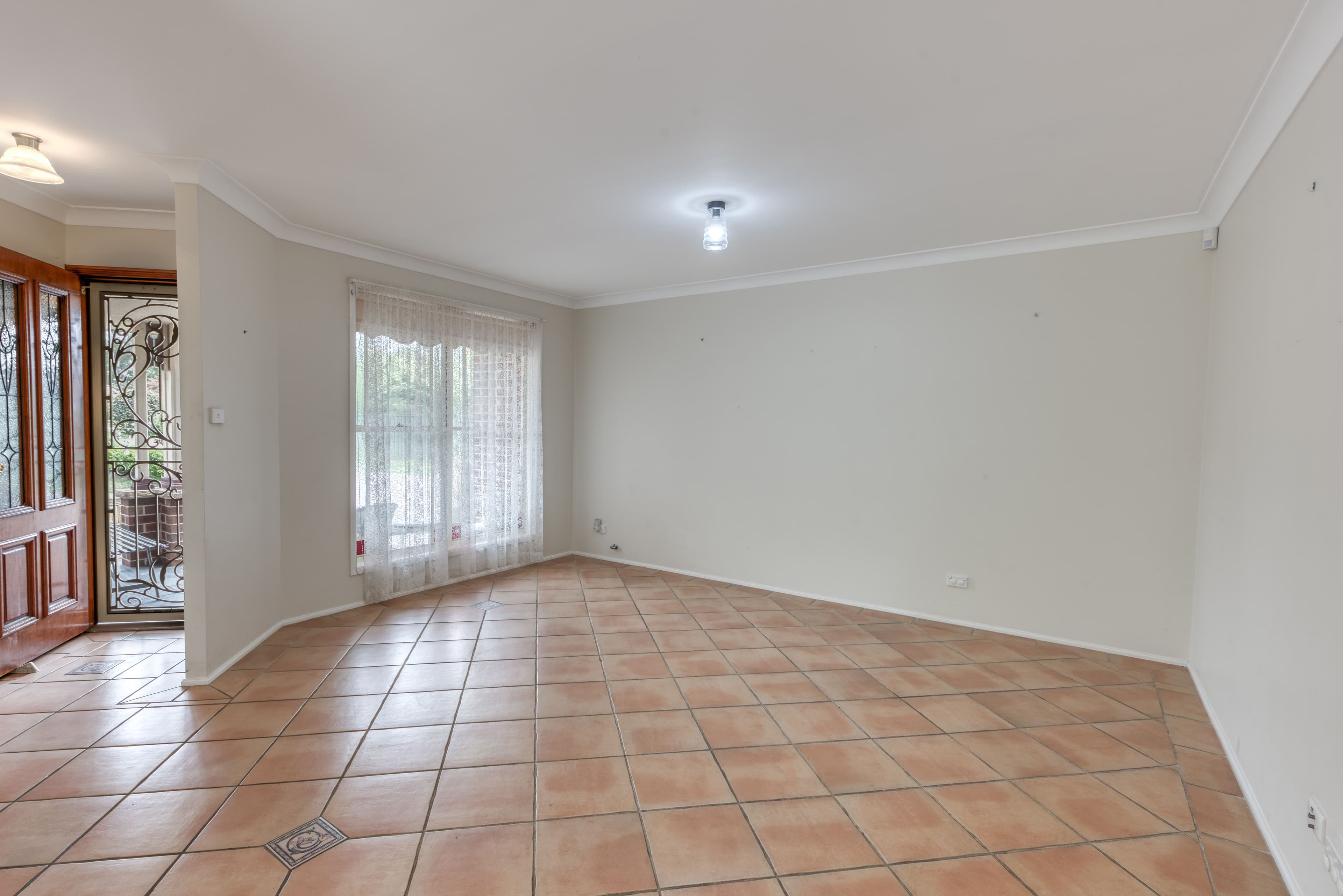 317 Thirlmere Way, Thirlmere - Thumbnail 4