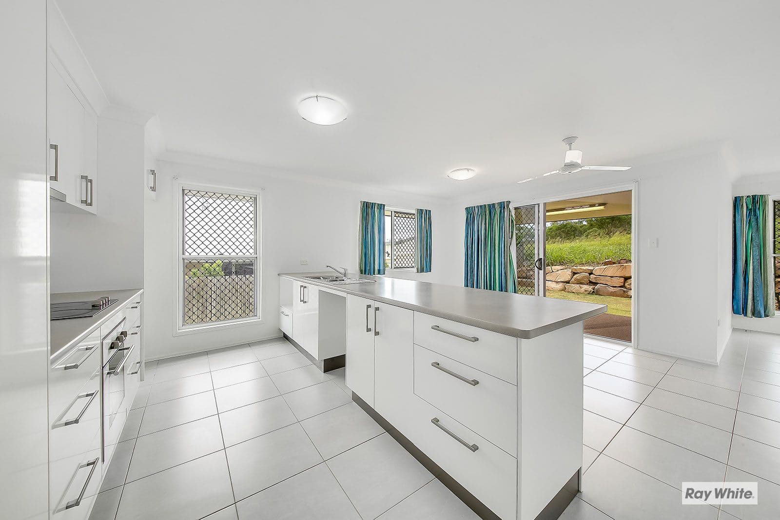 45 Waterview Drive, Lammermoor QLD 4703, Lammermoor - Thumbnail 2