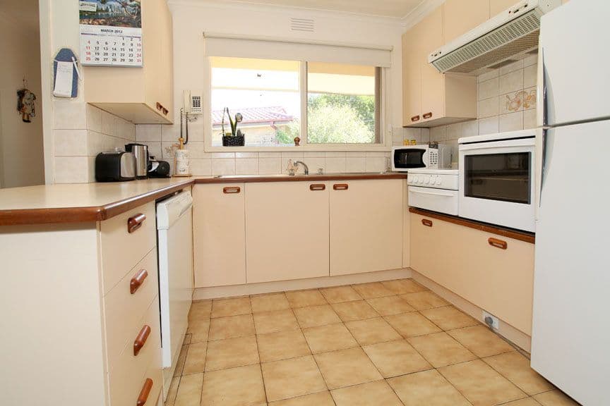 1 Ash Court, WHEELERS HILL VIC 3150, Wheelers Hill - Thumbnail 2