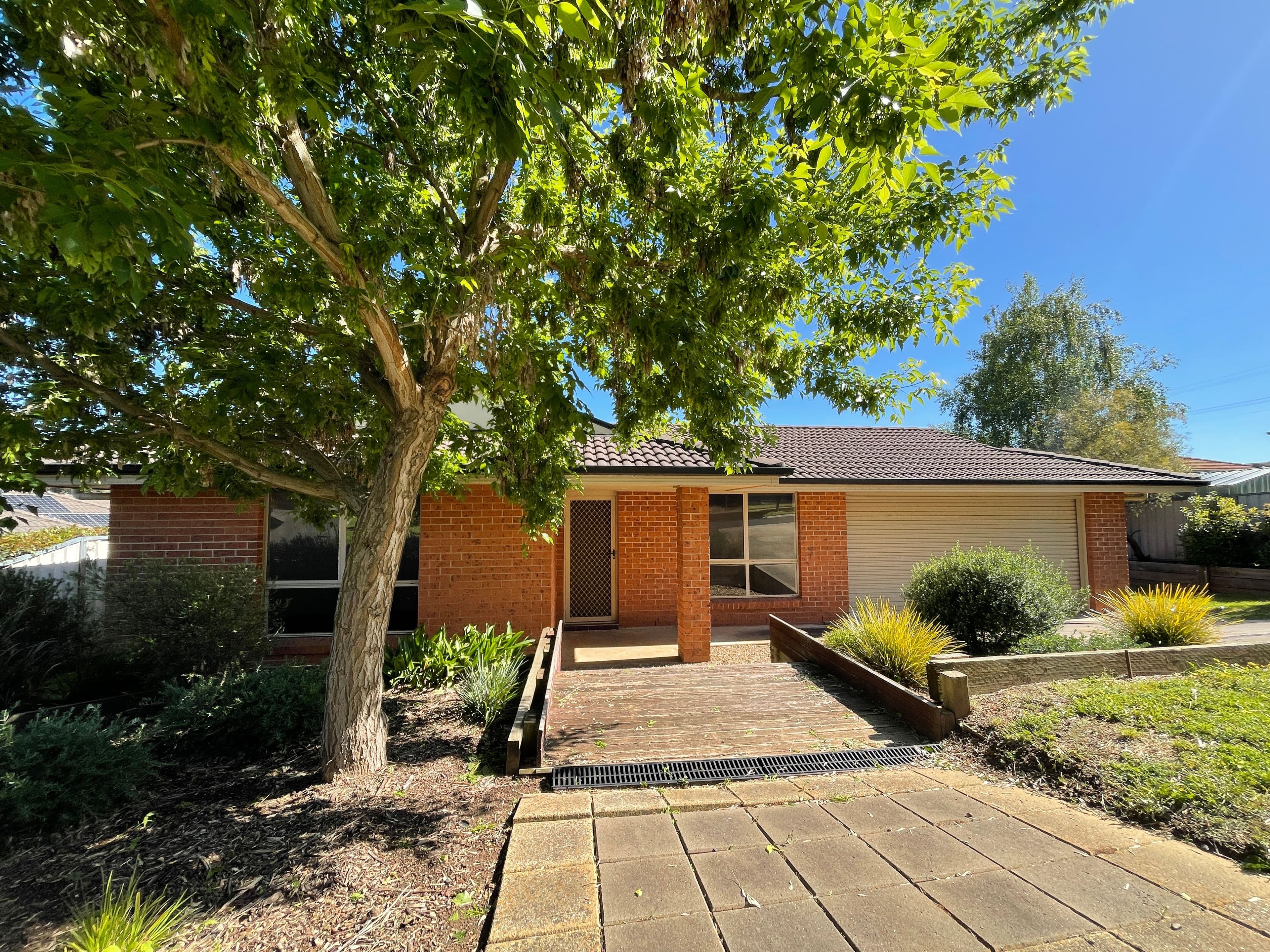 24 Henry Place, Young NSW 2594, Young - Thumbnail 2