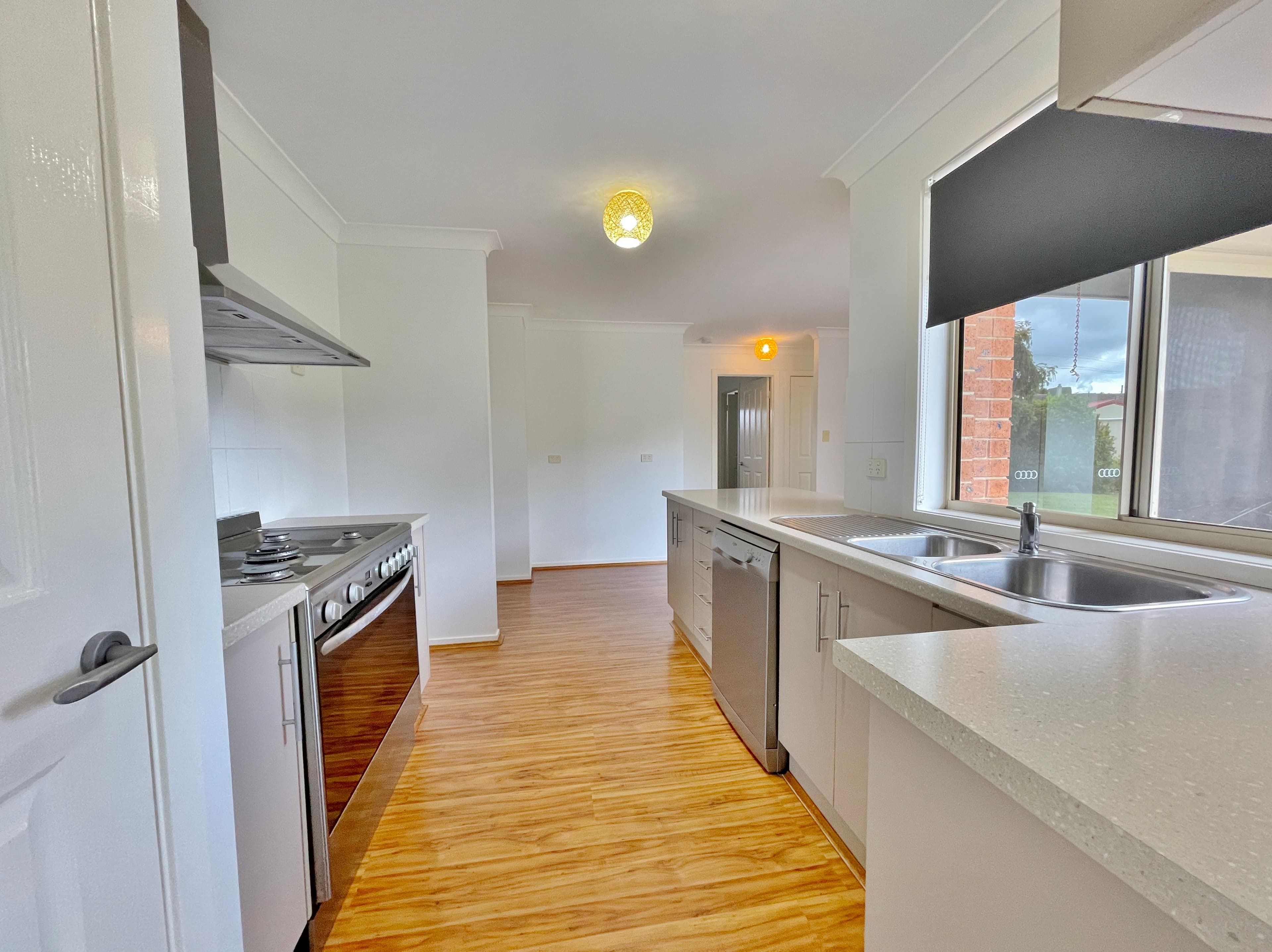 24 Henry Place, Young NSW 2594, Young - Thumbnail 4