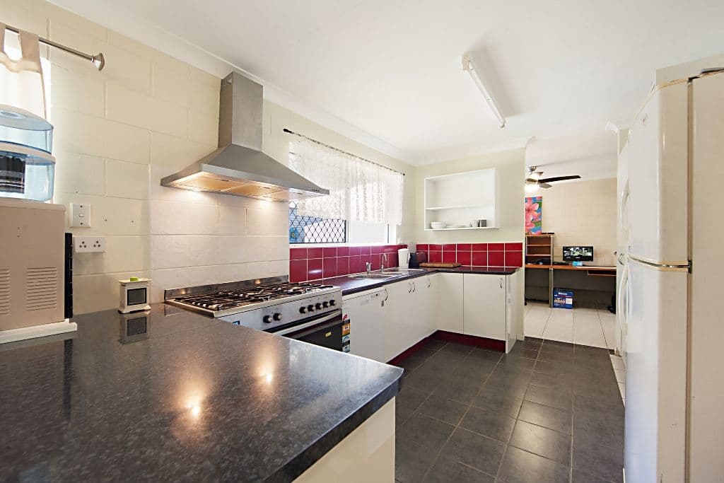 25 Amber Avenue, Rasmussen QLD 4815, Rasmussen - Thumbnail 3
