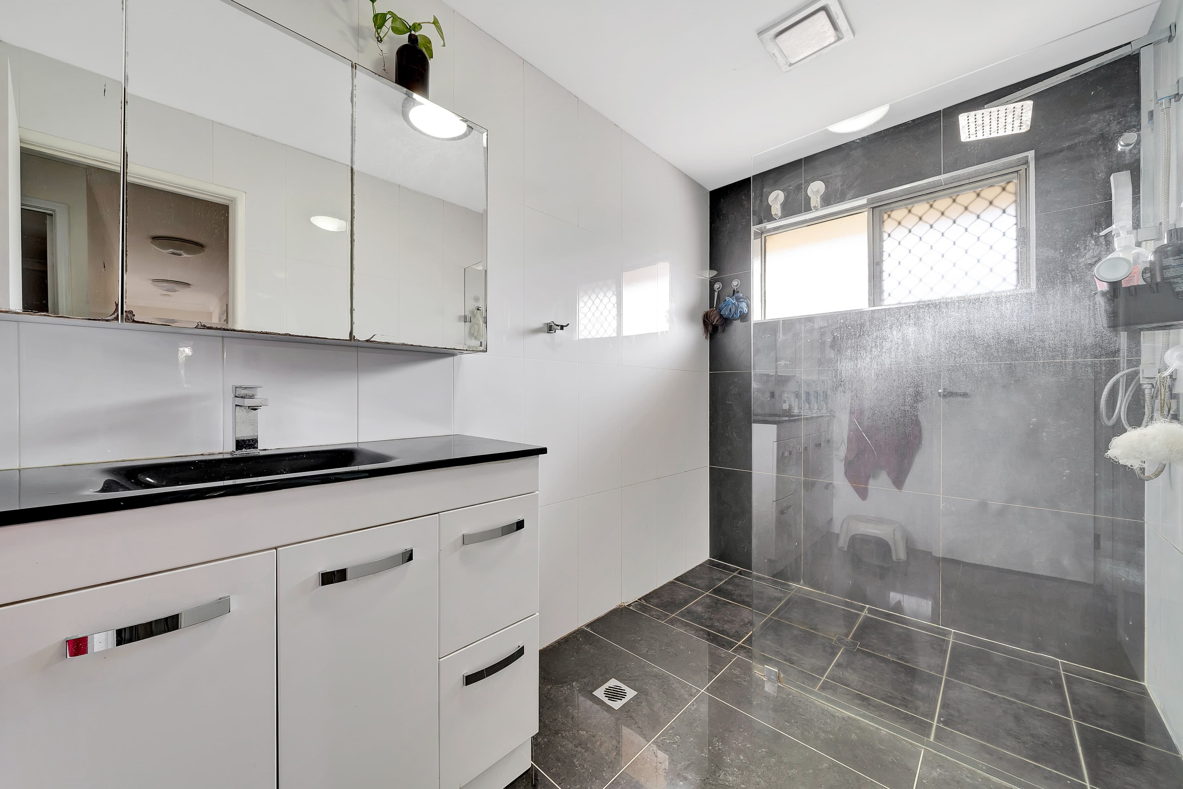 11 Bron Court, Loganlea QLD 4131, Loganlea - Thumbnail 2