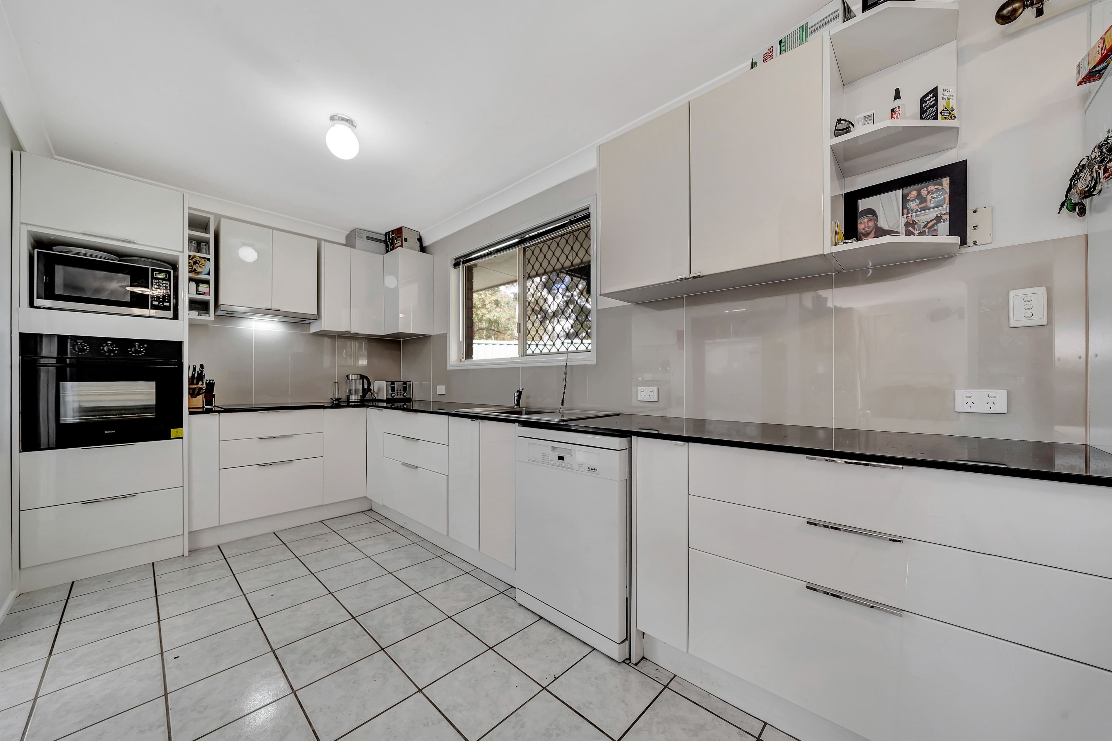 11 Bron Court, Loganlea QLD 4131, Loganlea - Thumbnail 3