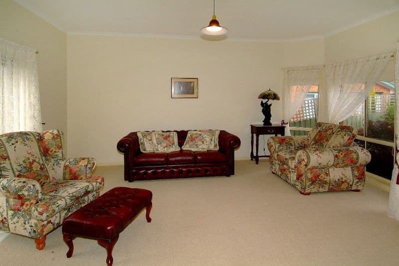 27 Bradley Drive, MILL PARK VIC 3082, Mill Park - Thumbnail 2