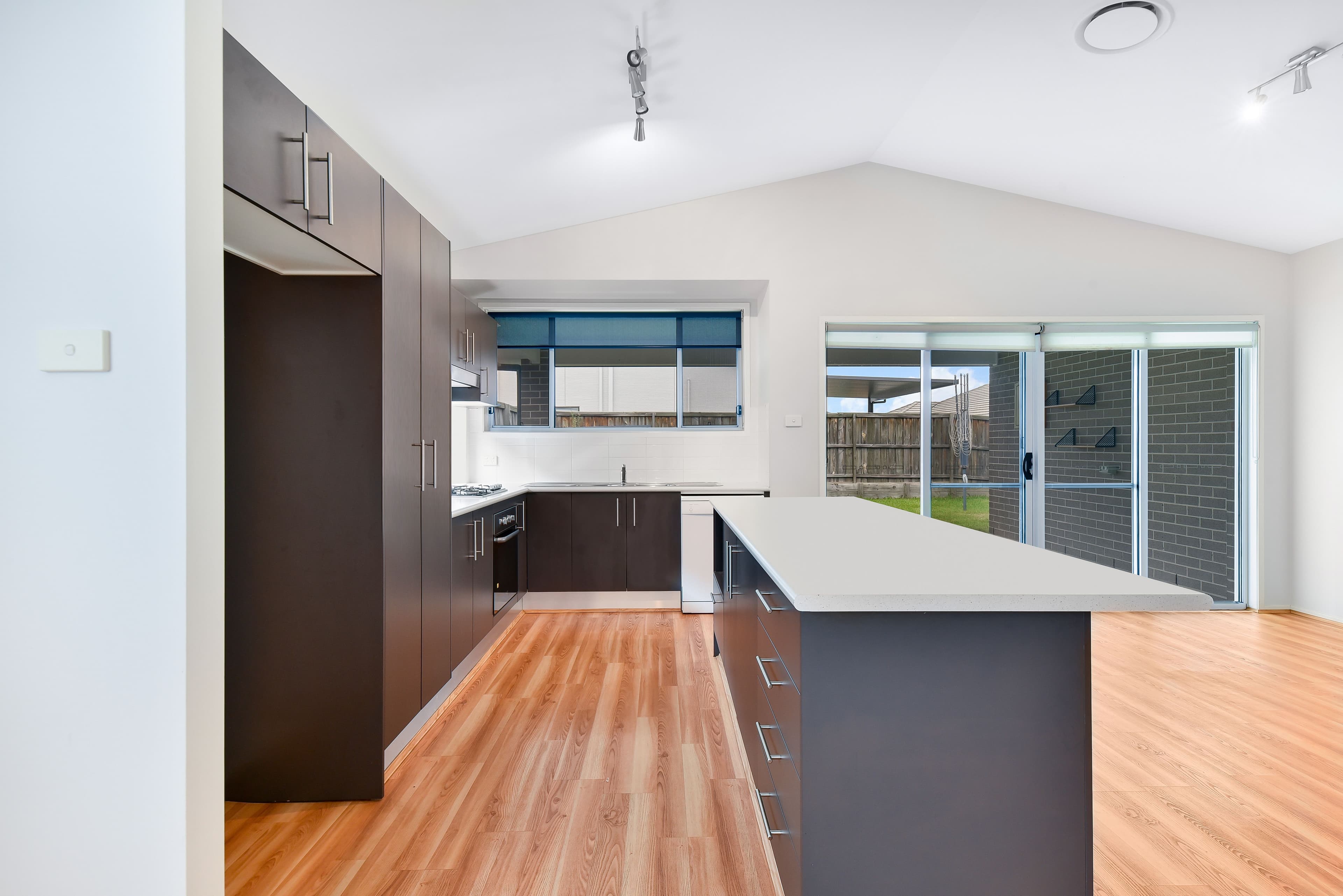 24 Tarrawarra Avenue, GLEDSWOOD HILLS NSW 2557, Gledswood Hills - Thumbnail 4