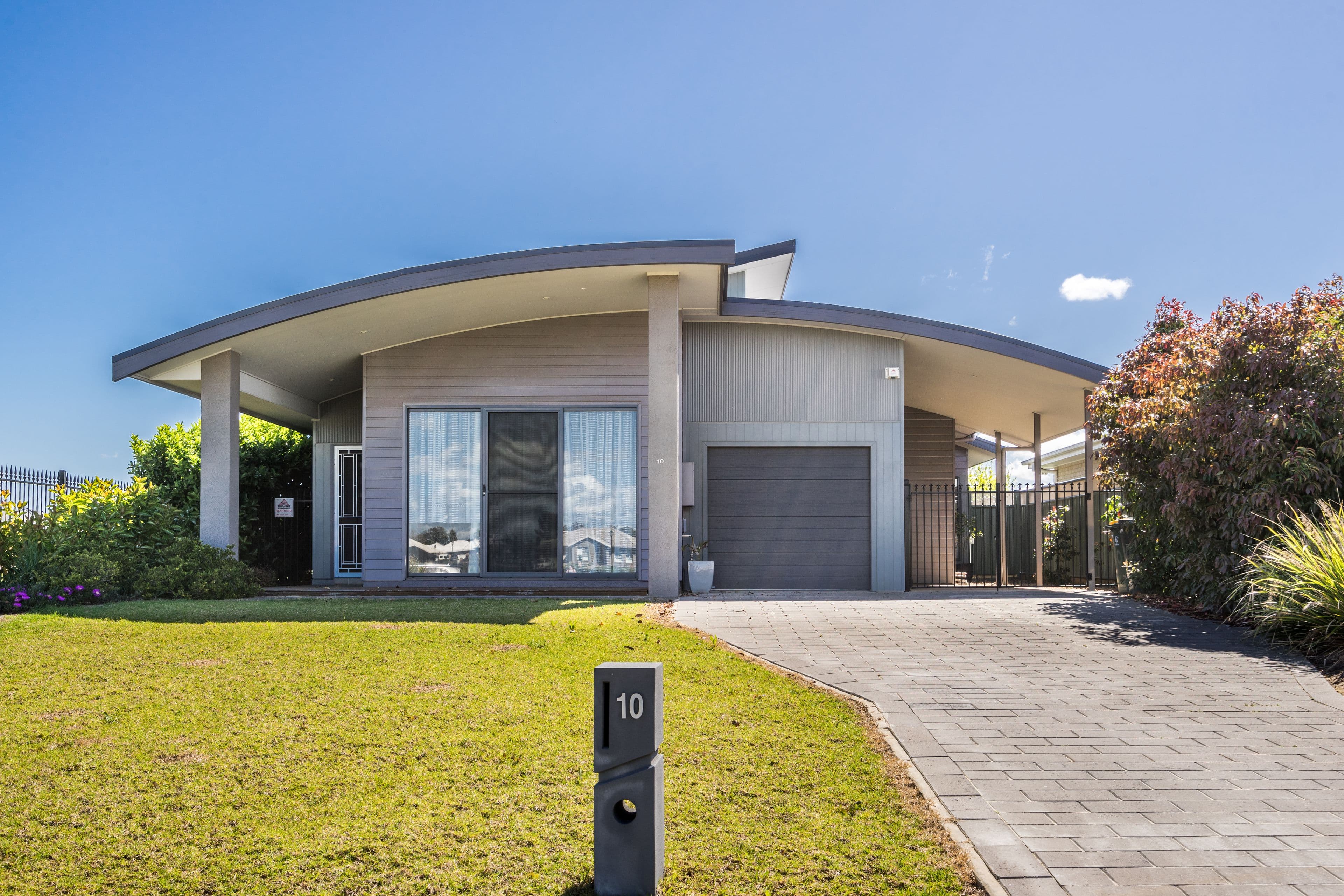 10 Dalbeattie Crescent, Dubbo NSW 2830, Dubbo - Image 1