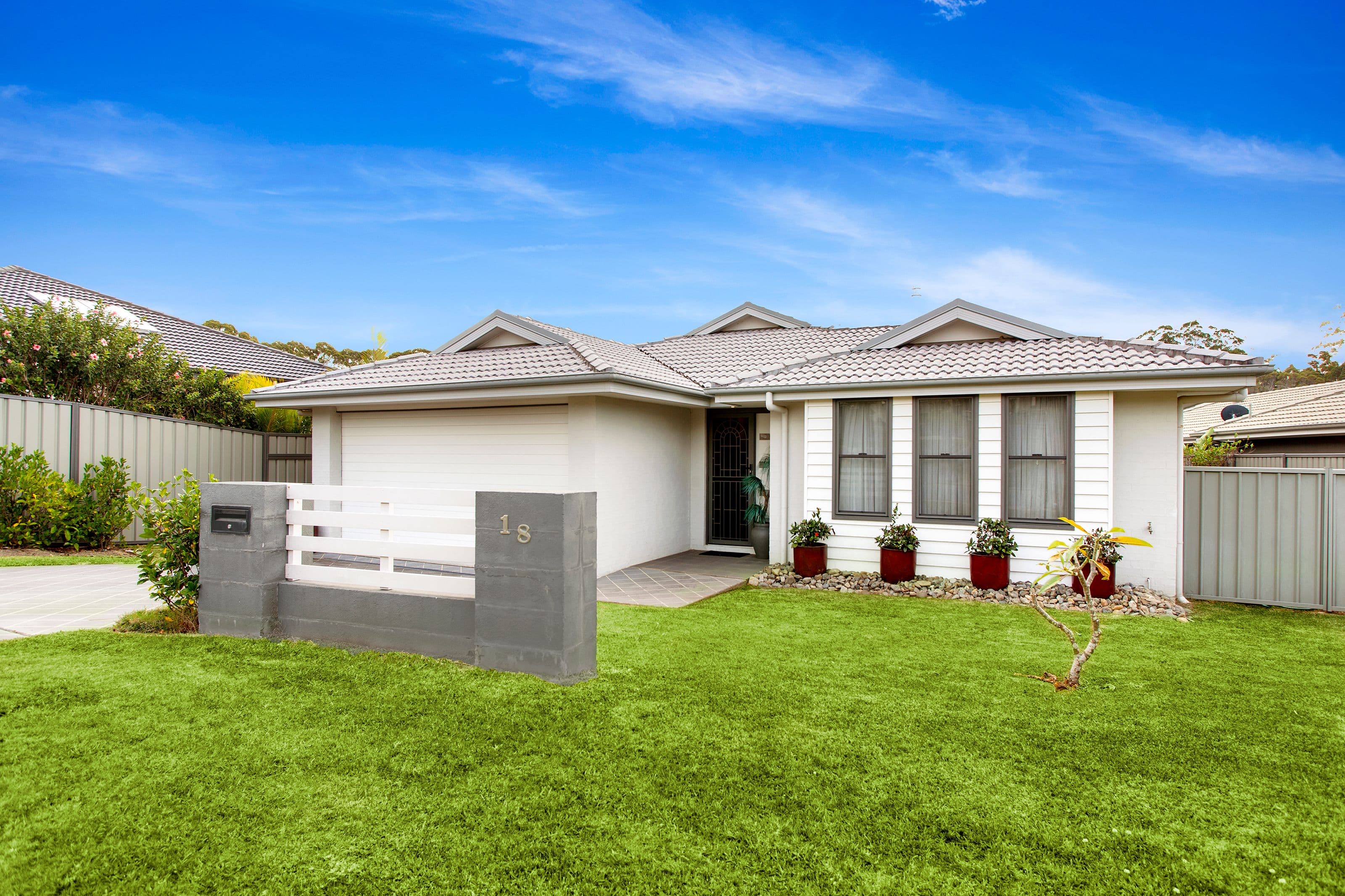 18 Admiralty Drive, Safety Beach - Image 1