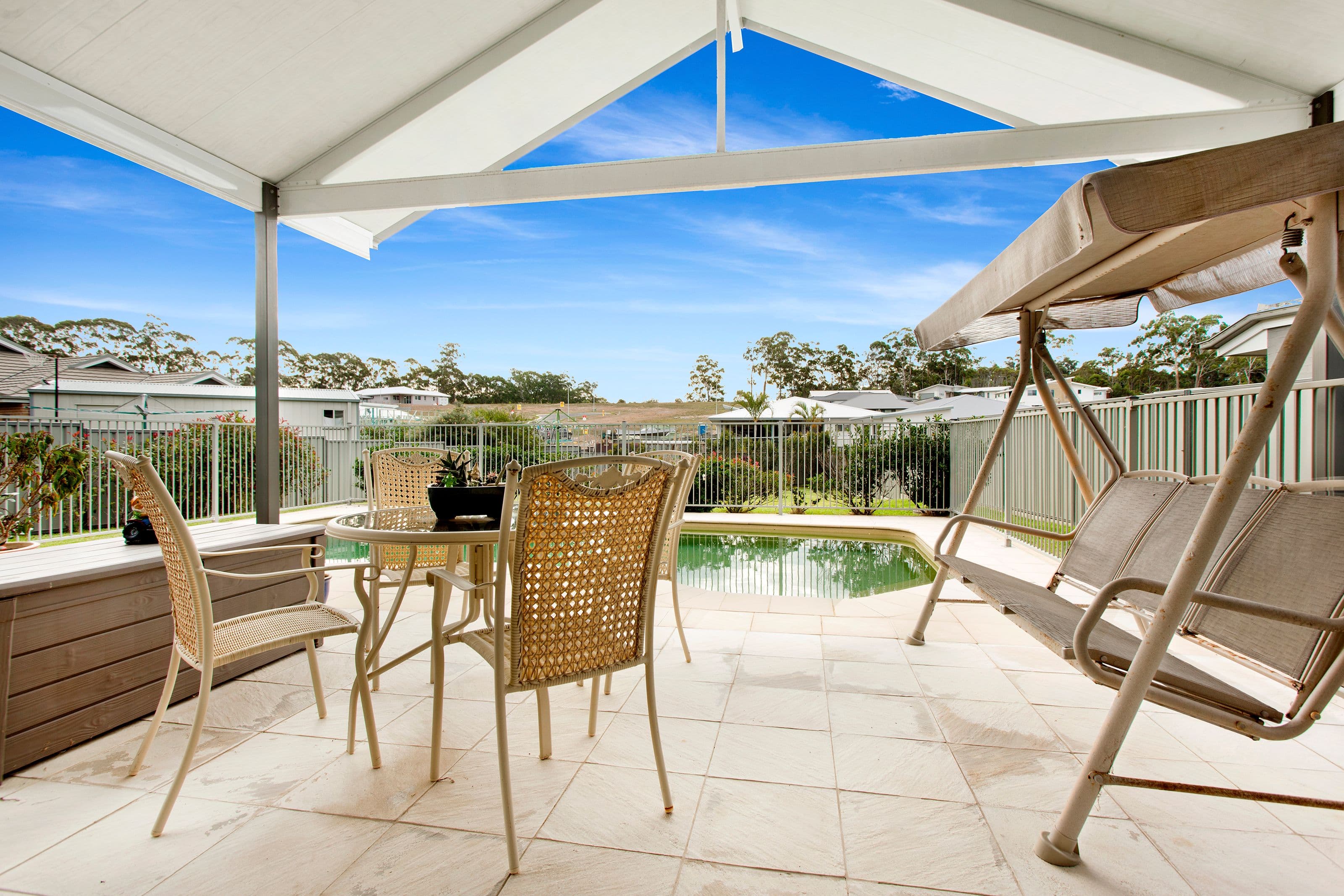 18 Admiralty Drive, Safety Beach - Thumbnail 2