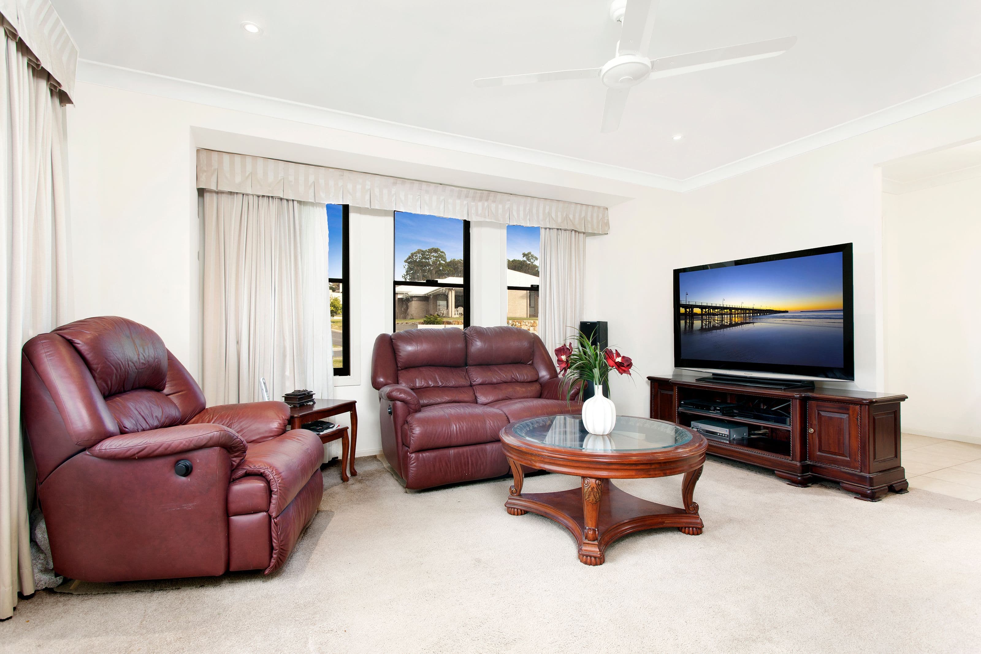18 Admiralty Drive, Safety Beach - Thumbnail 4