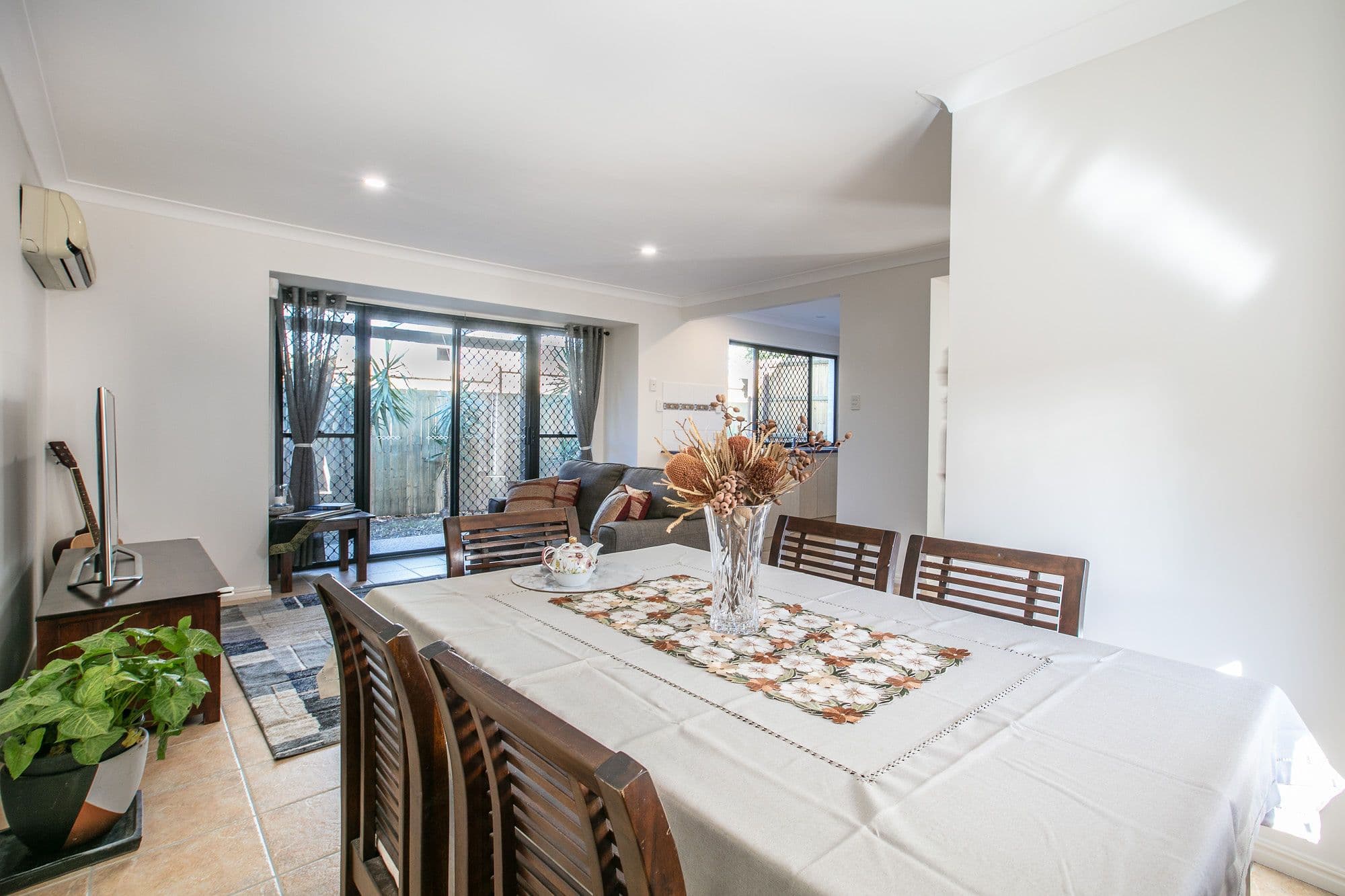 14 Cardross Street, Yeerongpilly QLD 4105, Yeerongpilly - Thumbnail 3