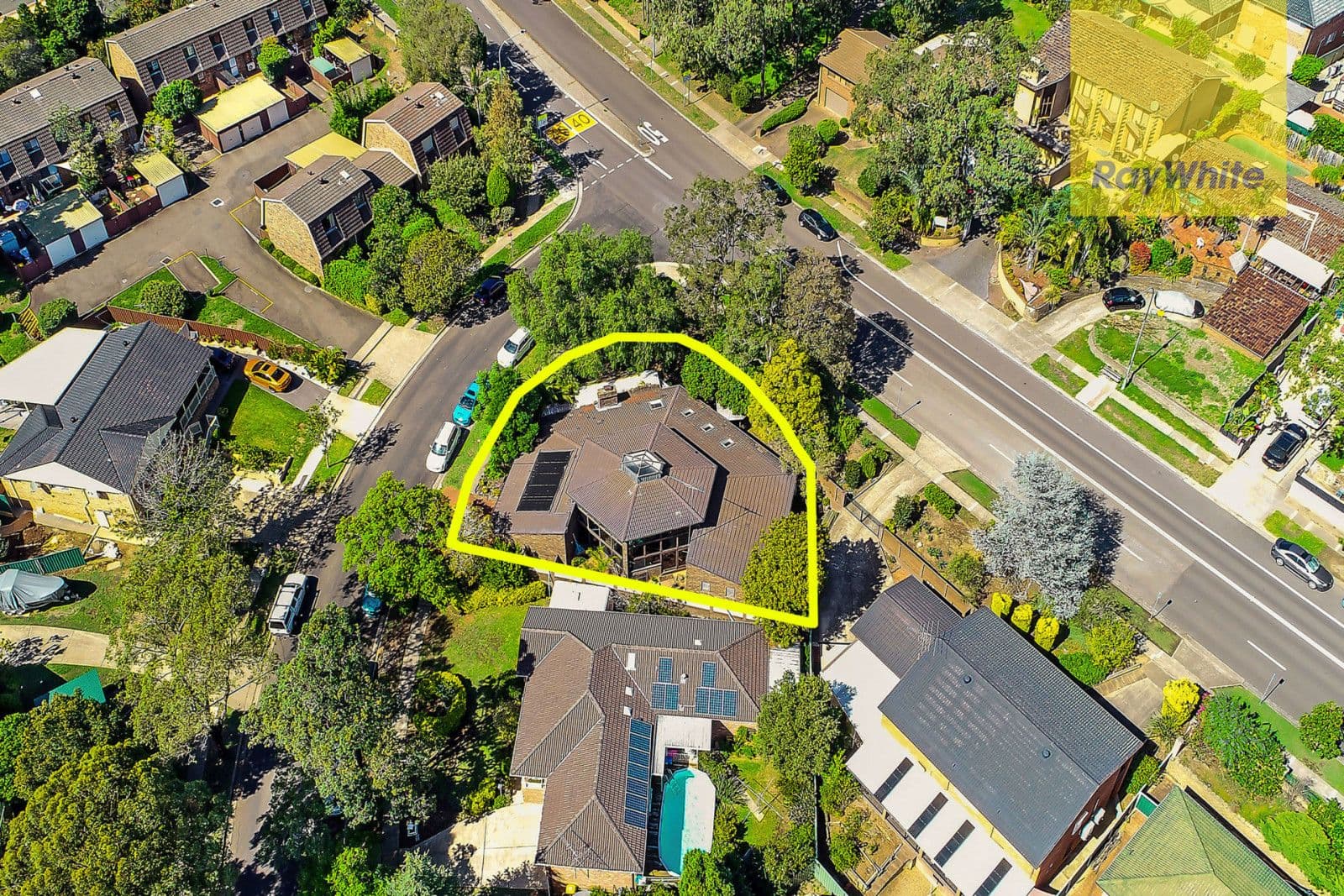 60 Plymouth Crescent, Kings Langley - Image 1
