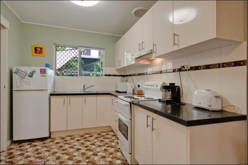 2 Granadilla Street, HOLLOWAYS BEACH QLD 4878, Holloways Beach - Thumbnail 4