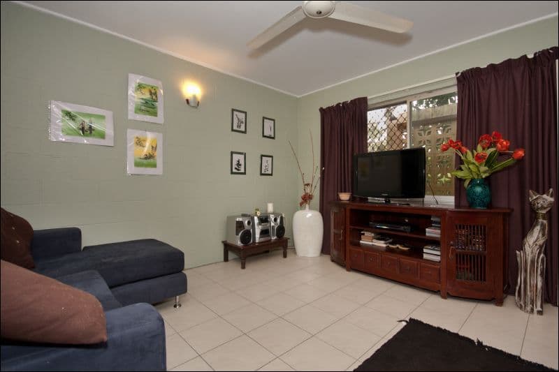 2 Granadilla Street, HOLLOWAYS BEACH QLD 4878, Holloways Beach - Thumbnail 5