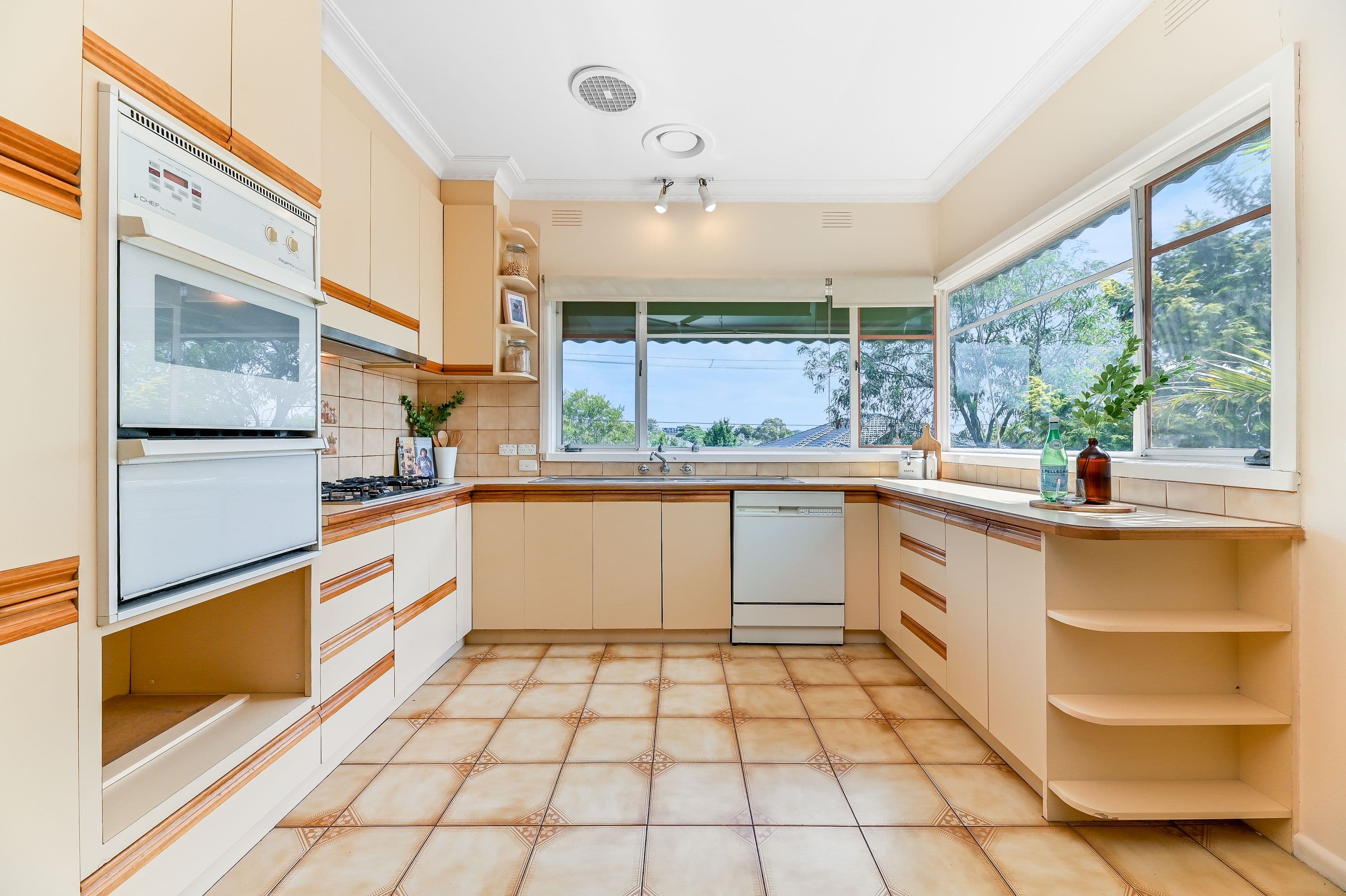 2 Lorraine Drive, Burwood East VIC 3151, Burwood East - Thumbnail 5
