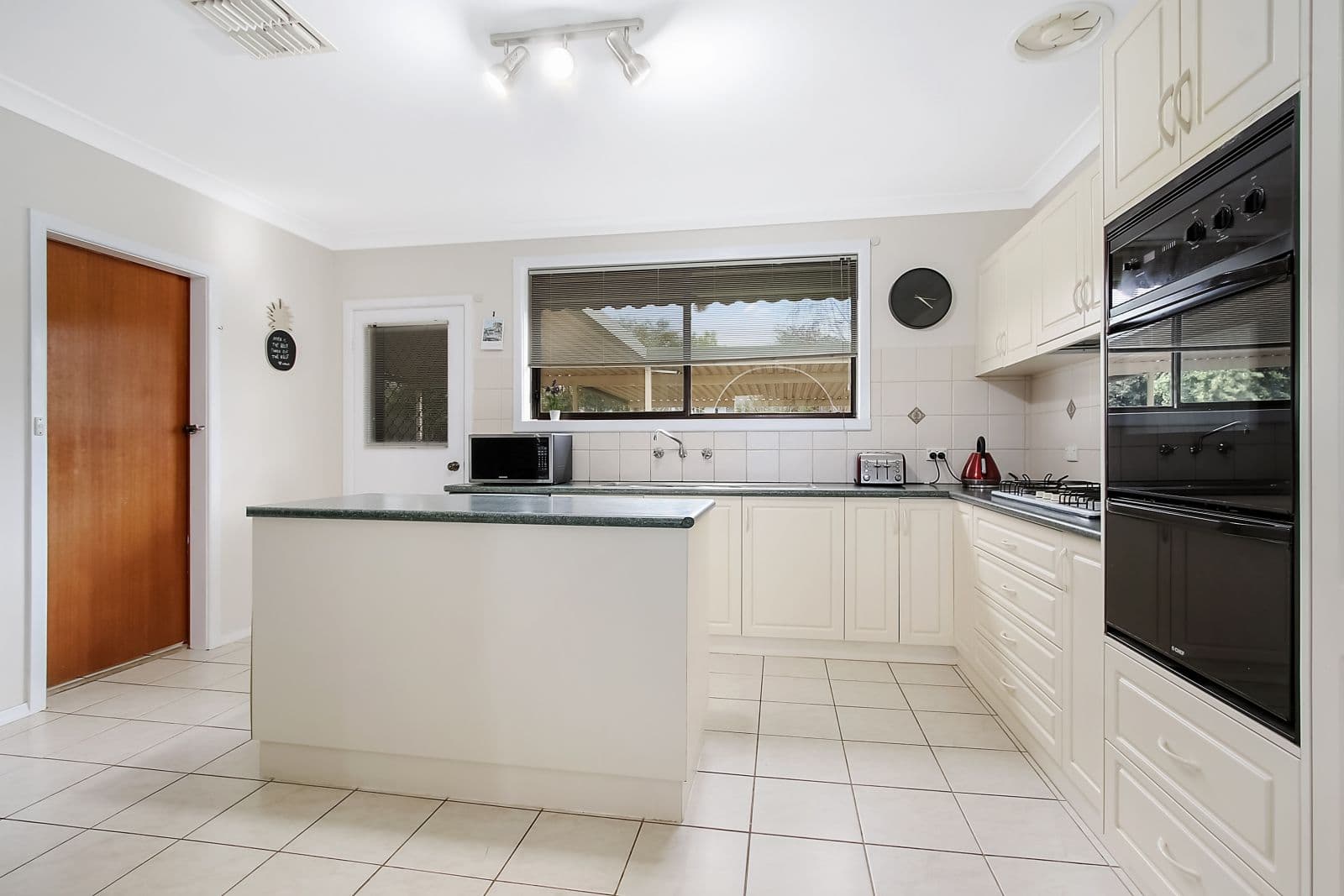 573 Regina Avenue, North Albury NSW 2640, North Albury - Thumbnail 2