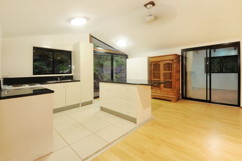 233 Paluma Road, CANNONVALE QLD 4802, Cannonvale - Thumbnail 2