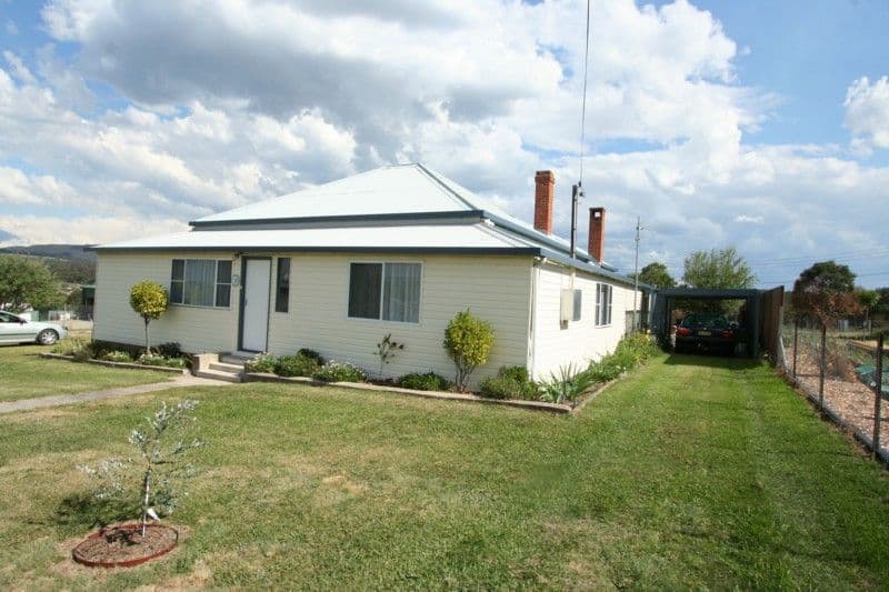 39 Douglas Street, TENTERFIELD NSW 2372, Tenterfield - Thumbnail 2