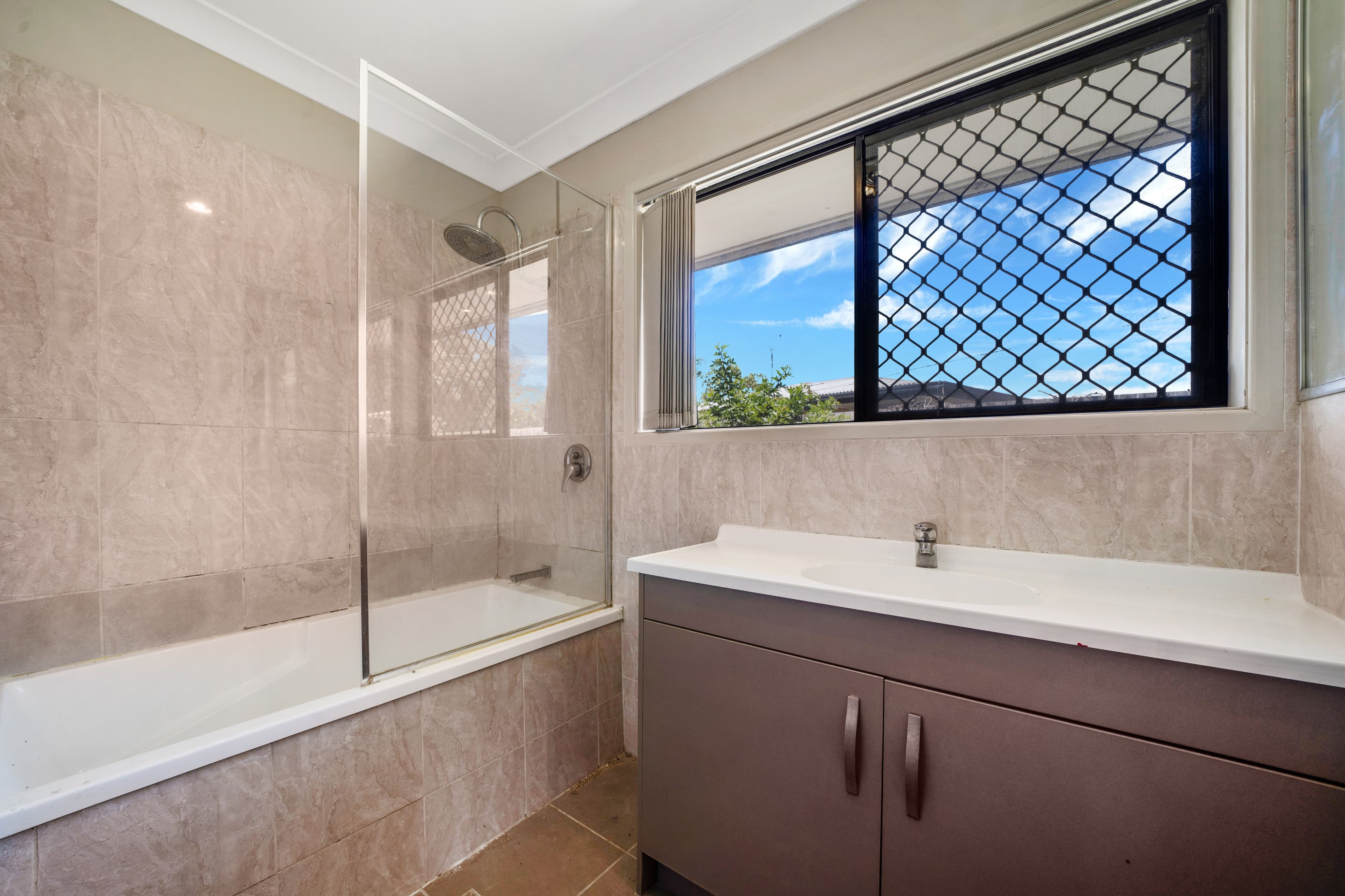 1 Crestview Street, Loganlea QLD 4131, Loganlea - Thumbnail 2