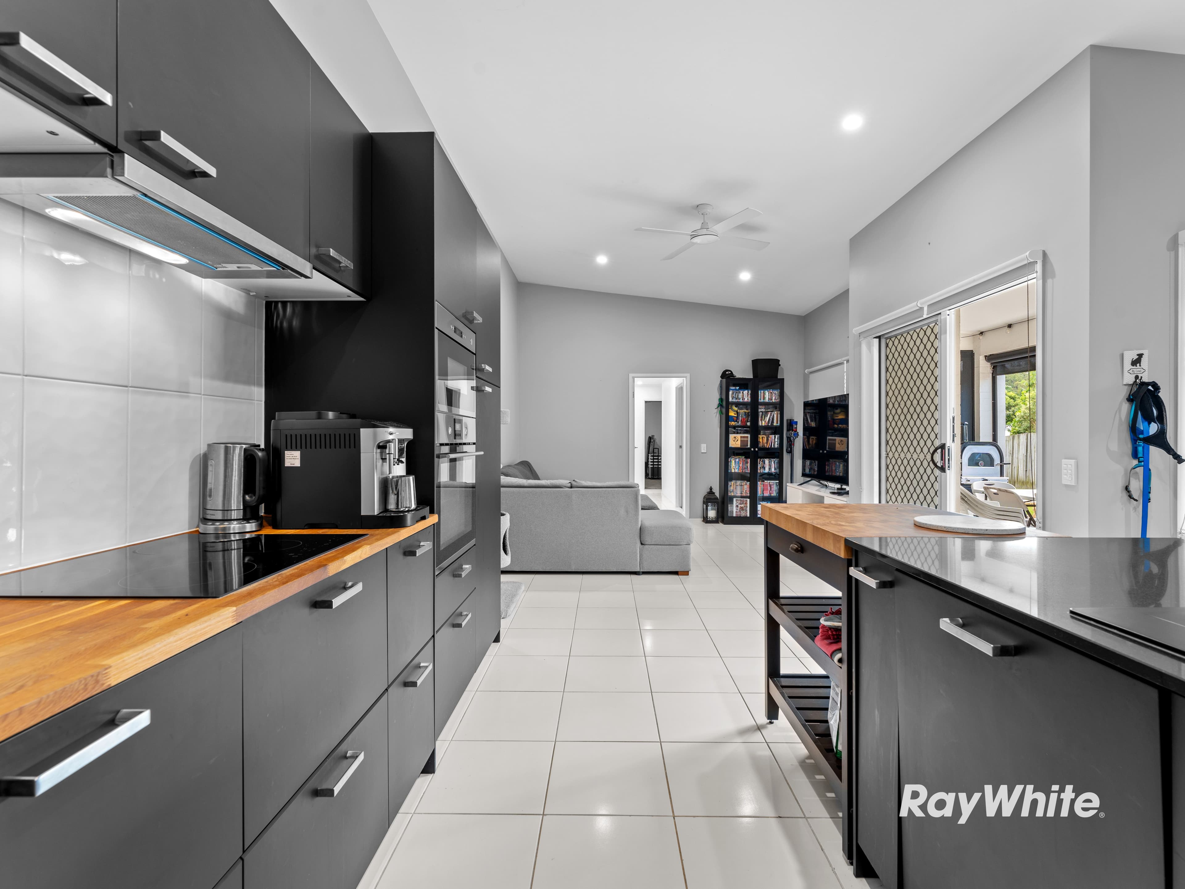 64 Castile Crescent, Edens Landing QLD 4207, Edens Landing - Thumbnail 3