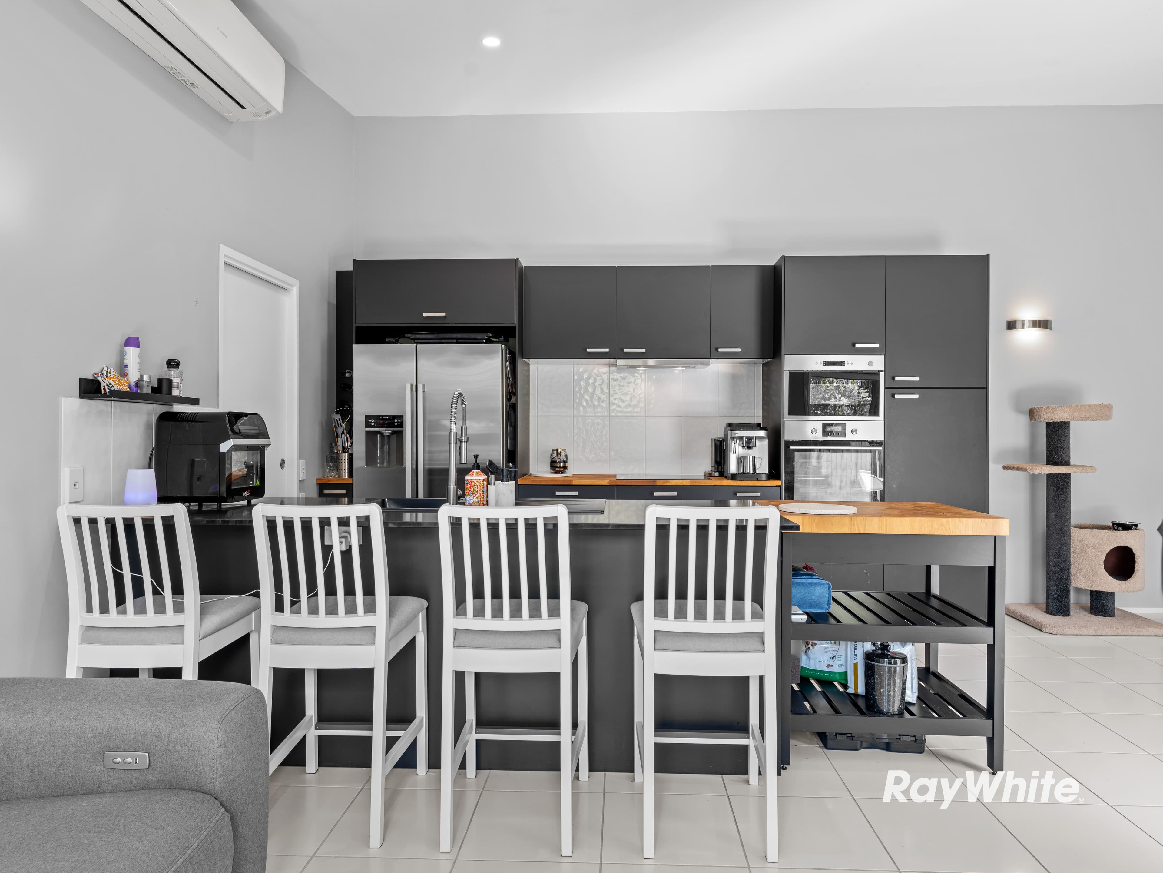 64 Castile Crescent, Edens Landing QLD 4207, Edens Landing - Thumbnail 4