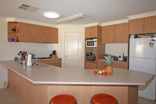 10 Hyland Drive, BUNGENDORE NSW 2621, Bungendore - Thumbnail 2