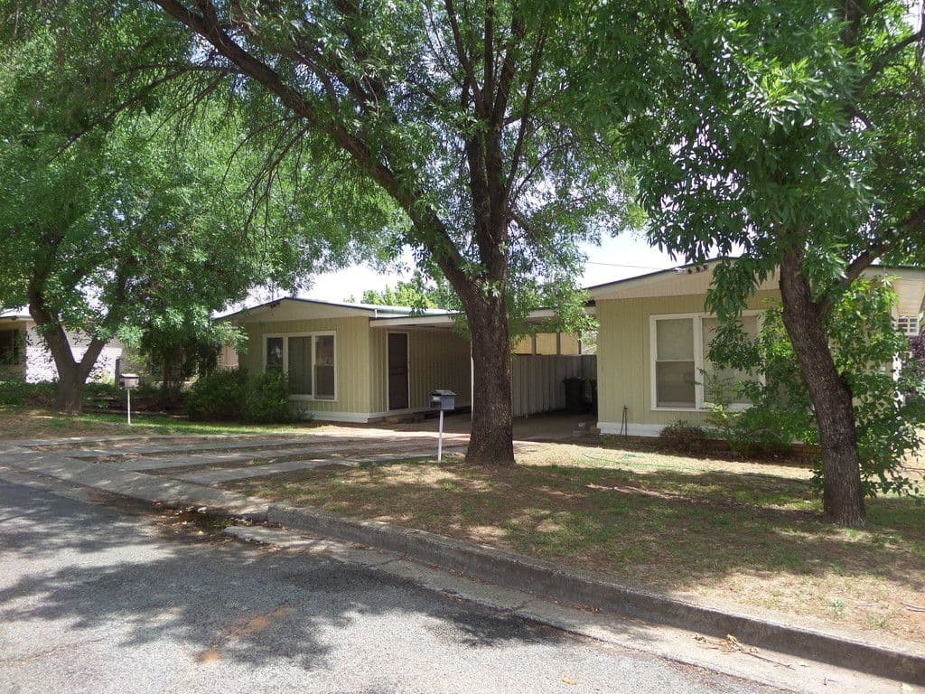 27 Riverine Street, Narrandera NSW 2700, Narrandera - Image 1