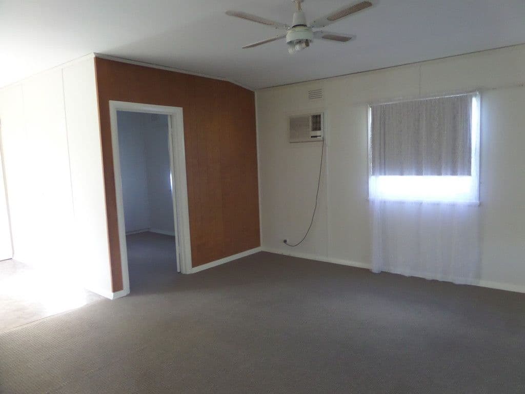27 Riverine Street, Narrandera NSW 2700, Narrandera - Thumbnail 4